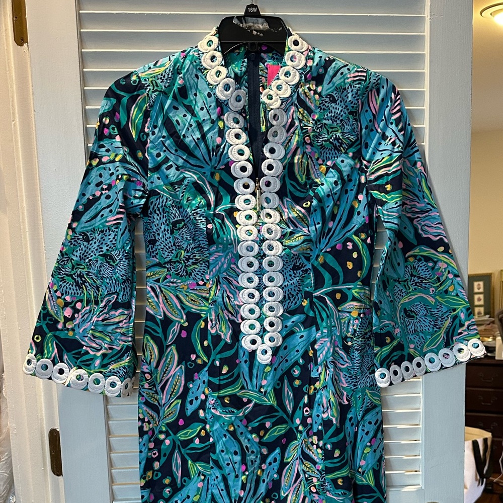 Lilly Pulitzer Shealyn Maxi Caftan in Low Tide Navy Catty Purrsonality - Picture 4 of 10